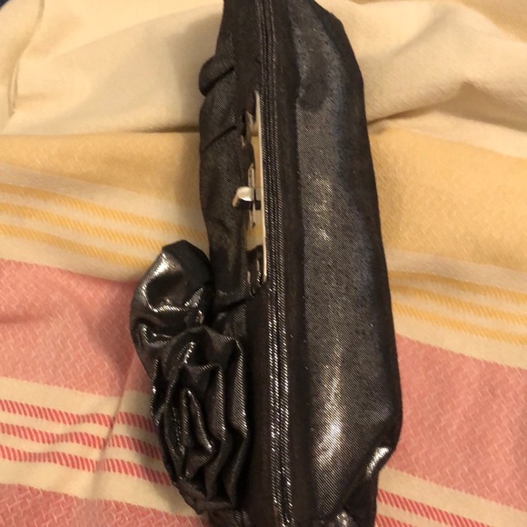 Charcoal clutch with rosettes - Picture 2 of 2